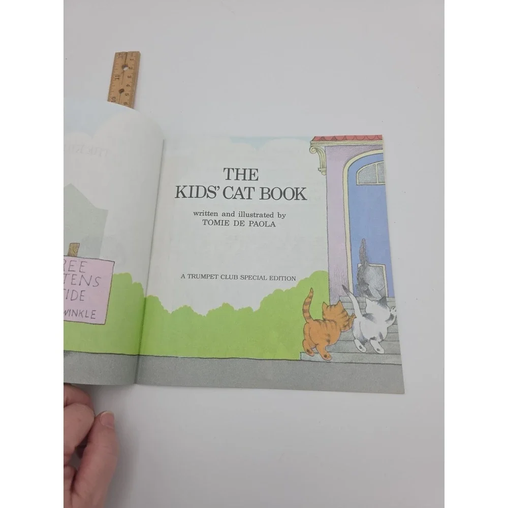 The Kids Cat Book - Paperback By Depaola, Tomie - VERY GOOD